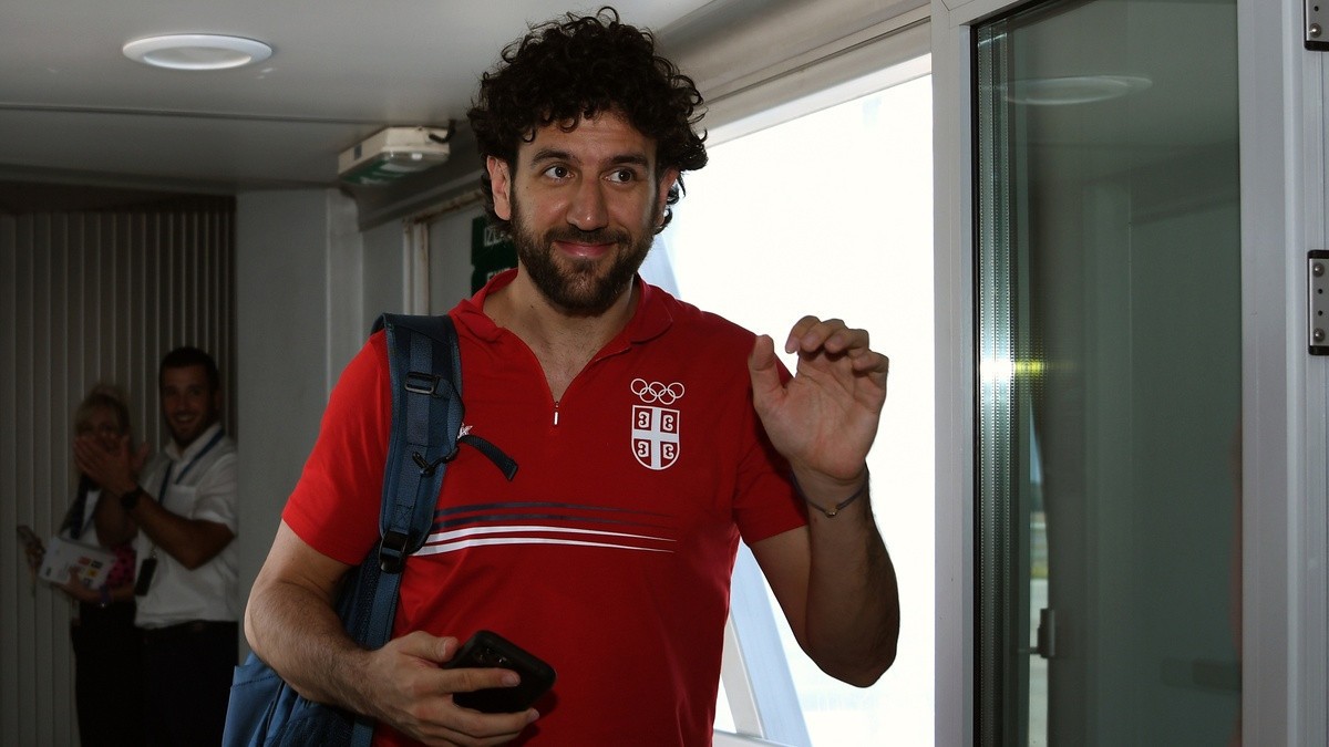 Sansi izlaze iz ugovora, Micić se vraća kući