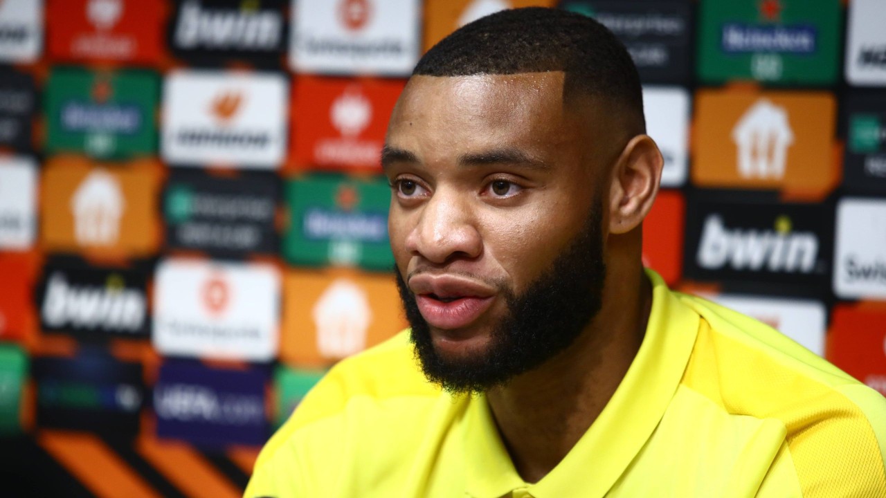 Zvezda pregovara sa štoperom iz Atine