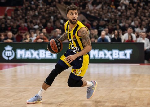 Poraz za Kokoškova u istanbulskom derbiju: Fener slomio Efes u poslednjoj četvrtini