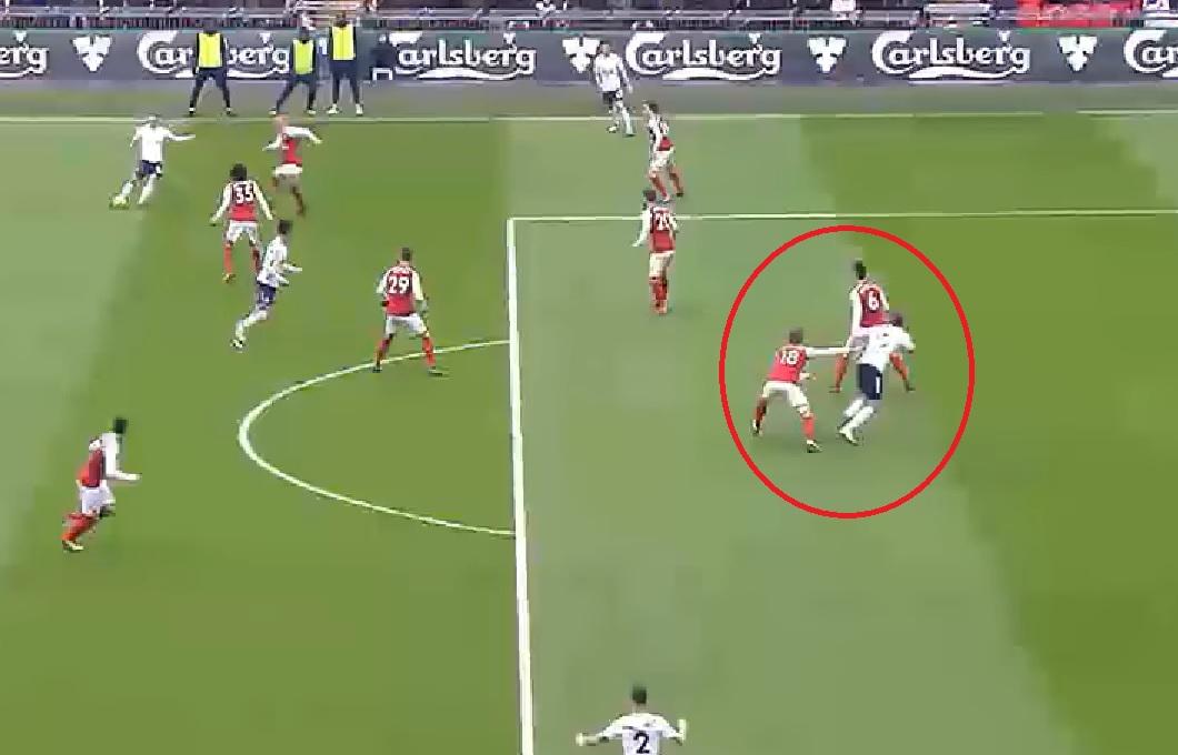 Šta je Hari Kejn dokazao Arsen(al)u na Vembliju? 1 Kejn Monreal Totenhem Arsenal