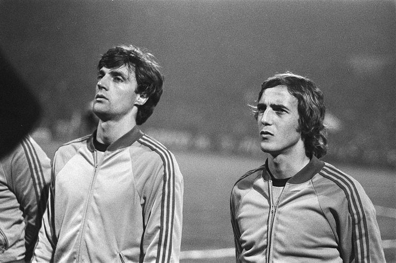 800px Ruud Krol Johan Neeskens 1977