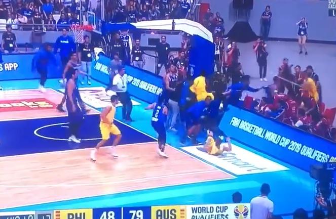 Nezapamćena tuča pesnicama na meču Filipina i Australije, 13 igrača isključeno, igralo se 2 na 5! (VIDEO)