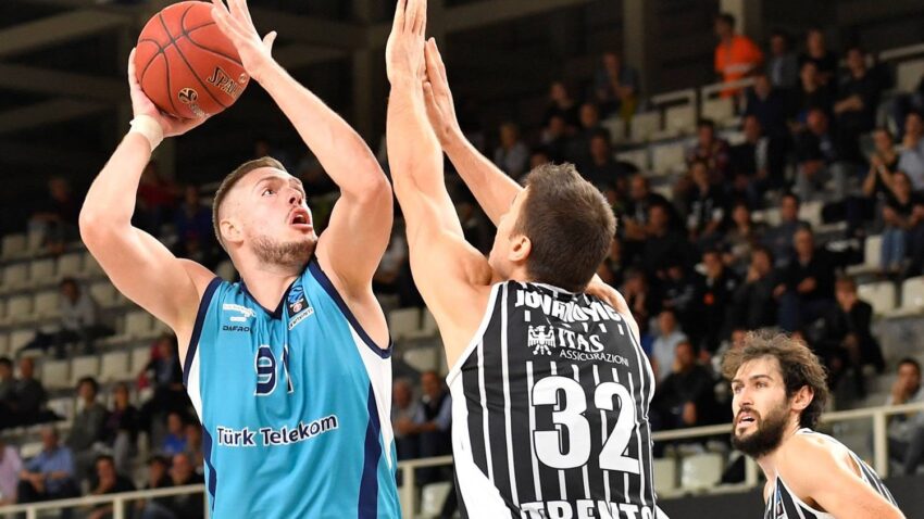ŠTIMAC U FENERU Potpis karijere srpskog centra