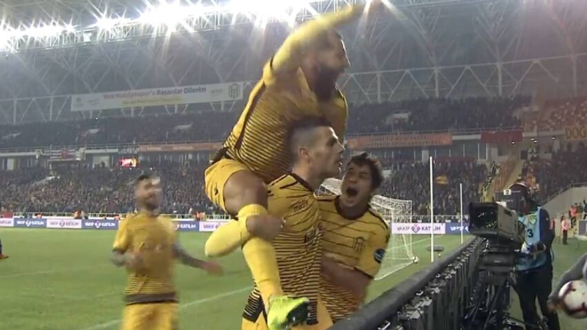 Aleksić briljira u Turskoj: Dve "lepotice" i asistencija za Malatiju! (VIDEO)