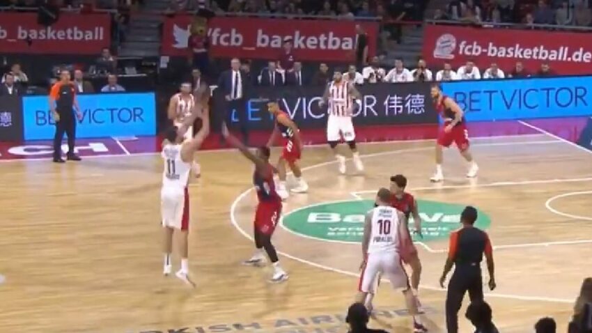 Nikola Milutinov pogodio prvu trojku u karijeri, i to kakvu! (VIDEO)