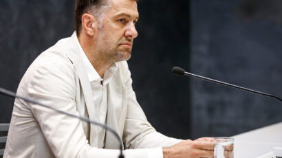 SVE JE BILO UZALUD Krstajić  nije više predsednik Radnika iz Bijeljine!