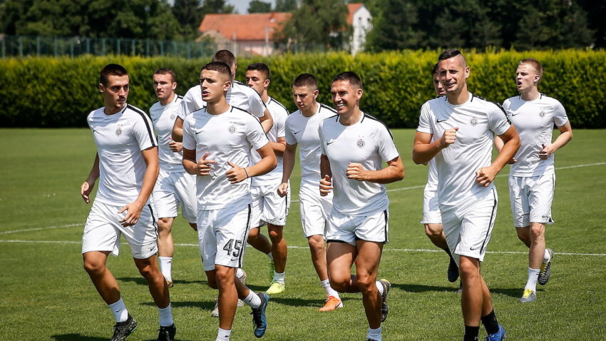 UBEDLJIVI PARTIZAN: Crno-beli raspucani protiv Slovenaca