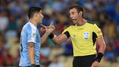 CEO SVET ISMEVA SUAREZA Tražio penal jer je rukom igrao – golman!