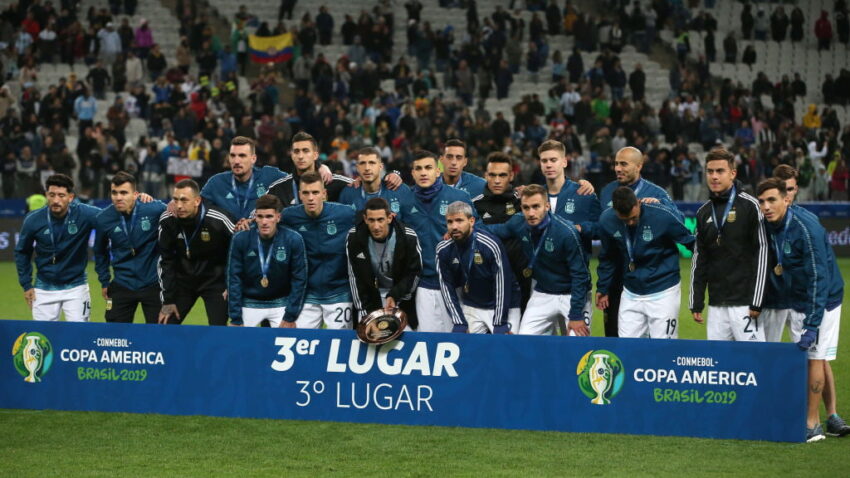 ARGENTINA TREĆA: Mesi tek drugi put dobio crveni karton