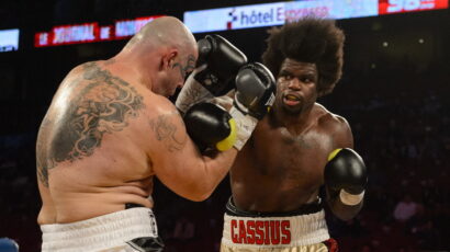 BUM BUM Udarcem izbacio boksera iz ringa, ovaj se vratio po još