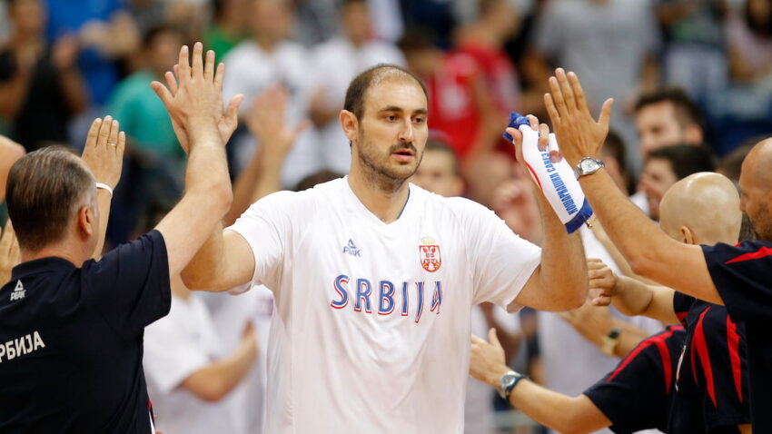 KRSTIĆ MEĐU LEGENDAMA Evroliga se naklonila bivšem kapitenu Srbije
