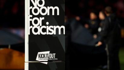 STOP RASIZMU Tajson, srednji prst, suze i šutiranje lopte ka “navijačima”