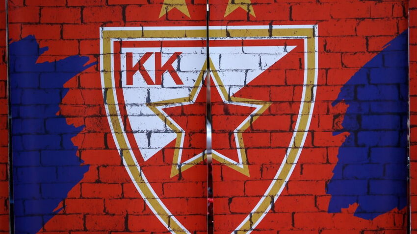 Zvezda kažnjena zbog gađanja i pljuvanja, preti čak i oduzimanje bodova