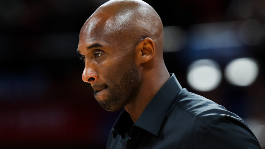 POLA GODINE OD POGIBIJE BRAJANTA Džejmsov prst pojačava tugu!