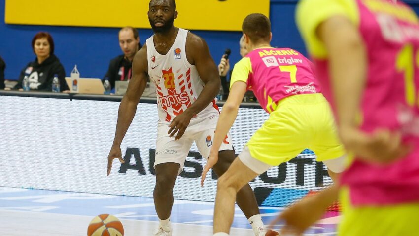 ZVEZDA LAKO SA MEGOM Dženkins onaj stari, brine povreda Davidovca