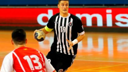 “BLOK GODINE” Bivši igrač Partizana spasio gol uz pomoć trika!