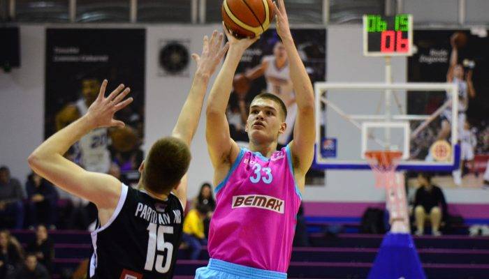 Slavni Kanzas doveo centra - još jedan Srbin u NCAA
