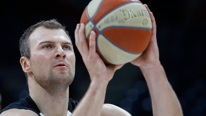 Parahovski se nije snašao u Partizanu, a sada je na meti tri kluba!