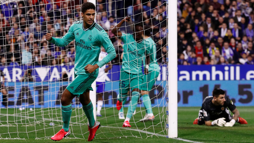 IGRE VELIKANA Siti: Mi bismo Varana; Real: Dalje ruke od njega!