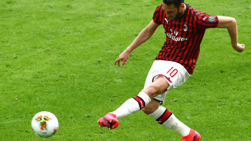 UZMI ILI OSTAVI: Čalhanoglu traži mnogo "jači" ugovor, šta li će Milan odlučiti