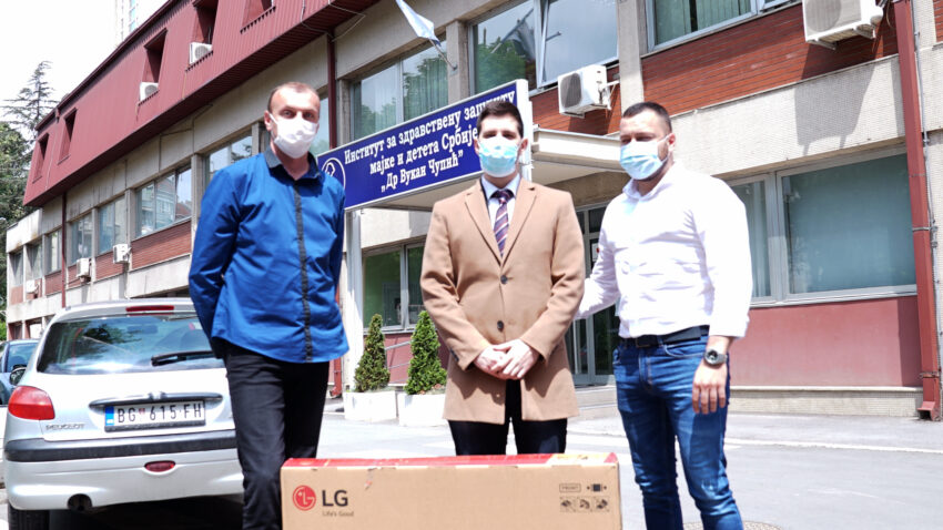 Meridian misli na najmlađe: Uručena donacija Institutu za majku i dete