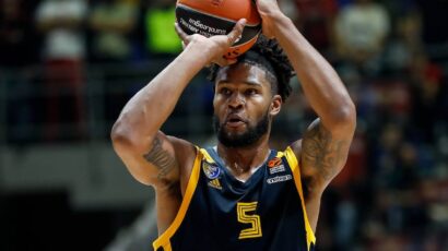 AMERIKANAC OSTAJE U RUSIJI Devin Buker veran Himkiju!