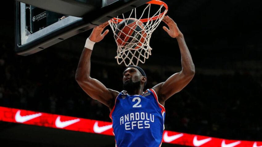 EFES ČUVA SINGLTONA Amerikanac dobija novi trogodišnji ugovor!