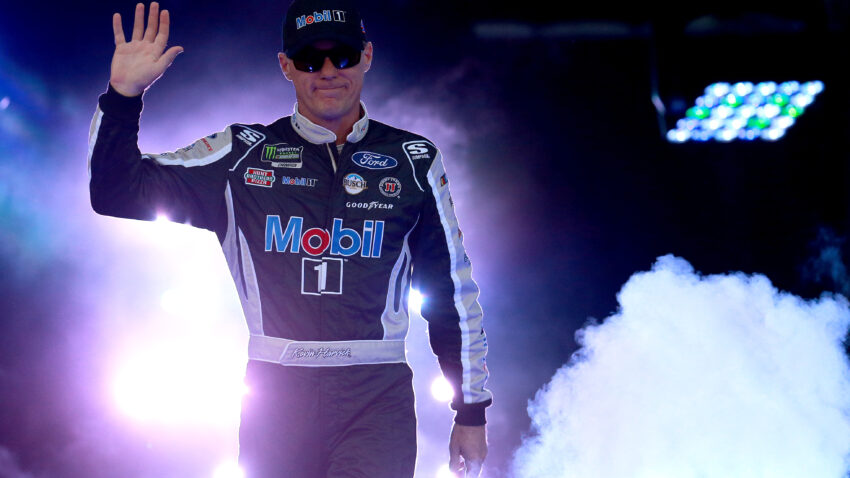 REŠENO PRVO MESTO PRED PLEJ-OF NASCAR ŠAMPIONATA Harvik pobedio u Doveru