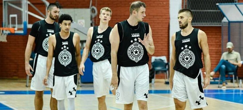 CRNO-BELI POKER POBEDA Vujoševićev Kluž pružio dobar otpor