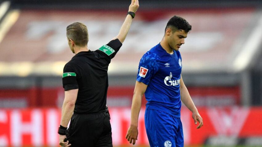 UŽASAN POTEZ Fudbaler pljunuo protivnika na utakmici Bundeslige
