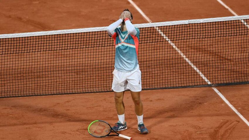 VELIKO IZNENAĐENJE NA RG: Vavrinku eliminisao 239. teniser sveta