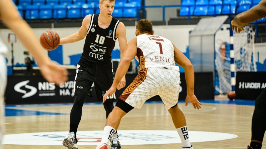 Jaramaz bez gipsa, ali neće skoro