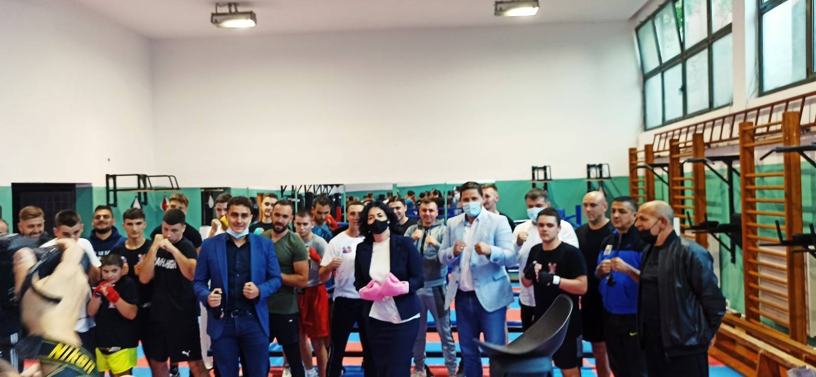 nis-dobio-halu-za-boks