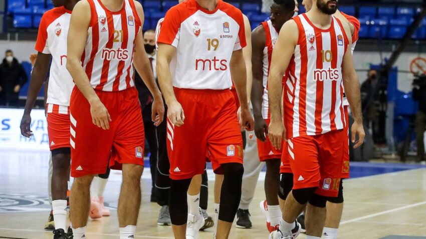 PRVI PUT U ISTORIJI: Zvezda "pretekla" Partizan