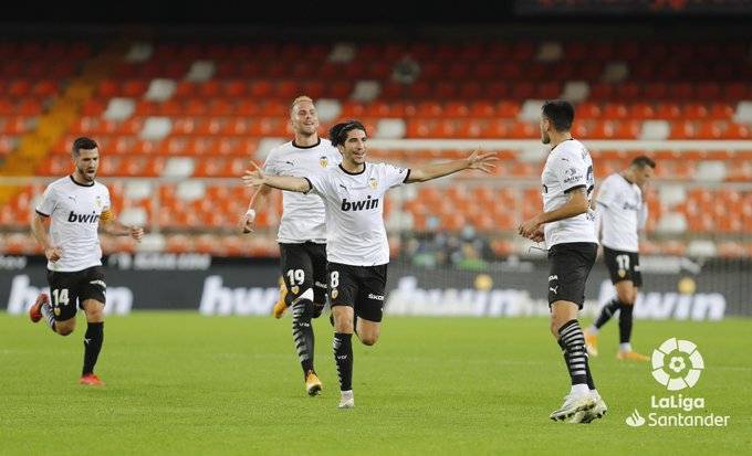 ŠTA SE OVO DOGODILO NA MESTALJI!? Četiri penala, poništen gol i pobeda Valensije