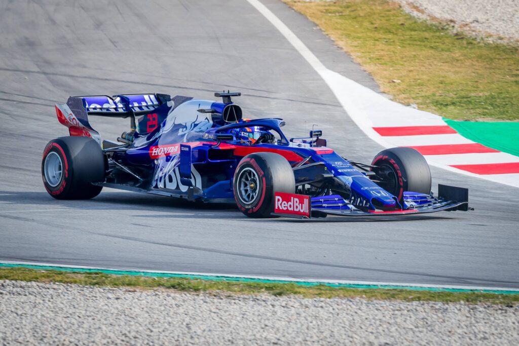 aleksander-albon-red-bul-serhio-peres-formula