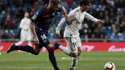“Noćna mora” fudbalera protiv Atletika: Igrao sa telefonom, pa napravio penal i dobio crveni karton