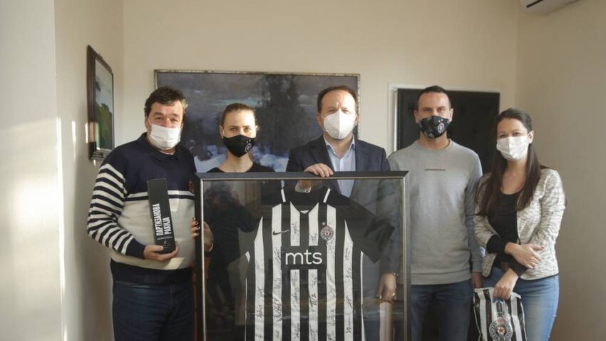 HUMANI CRNO-BELI: Partizan čestitao rođendan KBC "Zvezdara" i pomaže malom Dejanu
