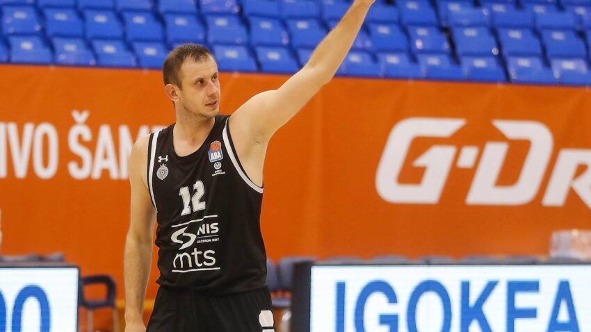 VELIČKOVIĆ: Ne treba da spuštamo gard!