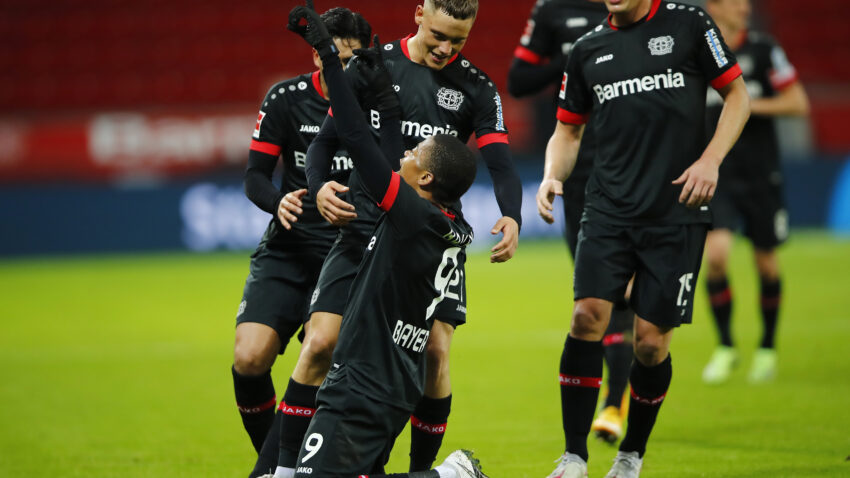 "Farmaceuti" su novi lideri Bundeslige, Šalke u nadoknadi ispustio pobedu