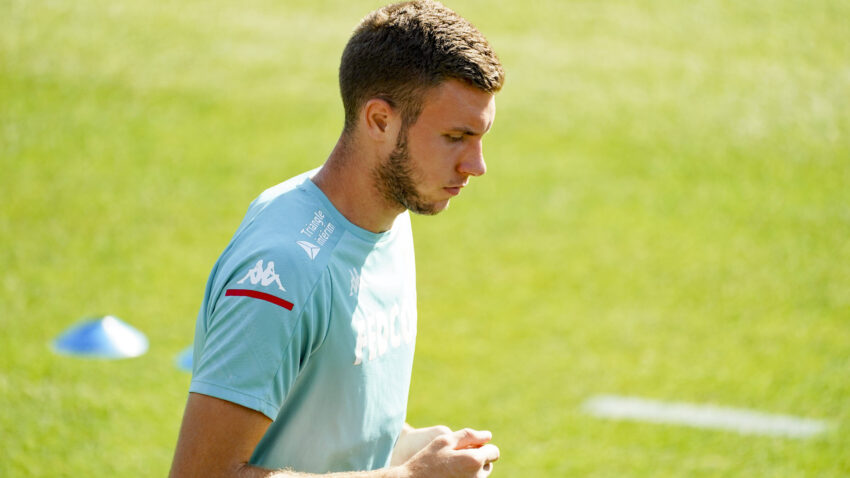 PUČE BOMBA, ŠVAJCARCI U EKSTAZI: Bazel doveo Pavlovića!