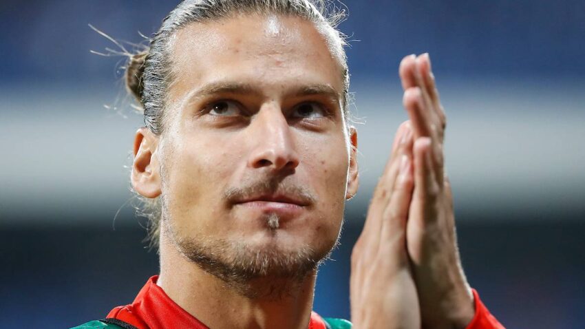 Navijači Zvezde ne žeravici: Prijović u Beogradu!