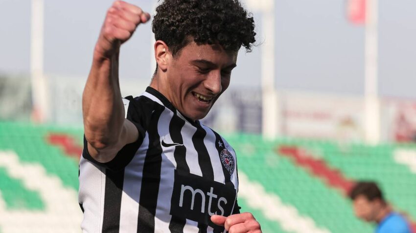 LEP GEST PARTIZANOVOG TALENTA: Jović pokazao veličinu i ulepšao veče mališanima u Humskoj! (VIDEO)