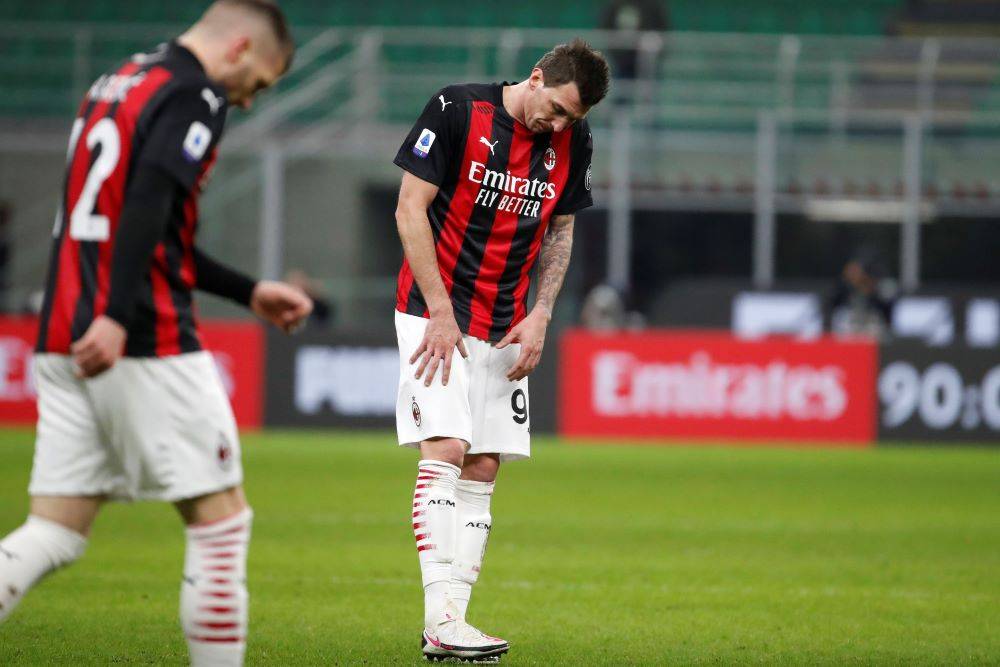 Novi kiks Milana, "roso-neri" sve dalje od titule! 1 mario mandžukić-povreda-milan-crvena zvezda