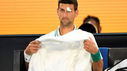 Nezvani gost doneo sreću: Susret Đokovića i leptira (VIDEO)