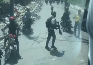 Neviđeni skandal: Moto banda sa puškama u rukama zaustavila reprezentaciju i policajce!