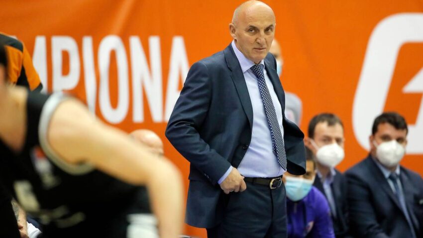 Oglasio se Mornar povodom "korona situacije"