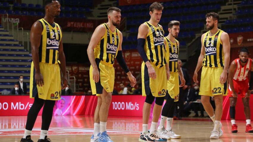 FENER BOLJI OD EFESA: Đorđević i kompanija iskoristili nedostatak Vase Micića!