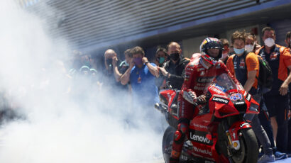 MALEROZNI KVARTARATO OSTAO BEZ POBEDE: Miler iskoristio poklon, Valentino Rosi vozio trku za zaborav