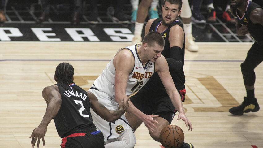 E, BAŠ ZBOG OVOGA JE MVP! Jokić bio ljubazan, a onda ih je ubacio mašinu i oduševio NBA zvezdu (VIDEO)